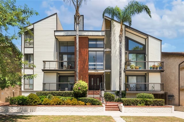 14159 Riverside Drive 103, Sherman Oaks, CA 91423 — photo 34 of 38