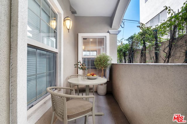 423 Arnaz Drive 102, Los Angeles, CA 90048 — photo 13 of 33
