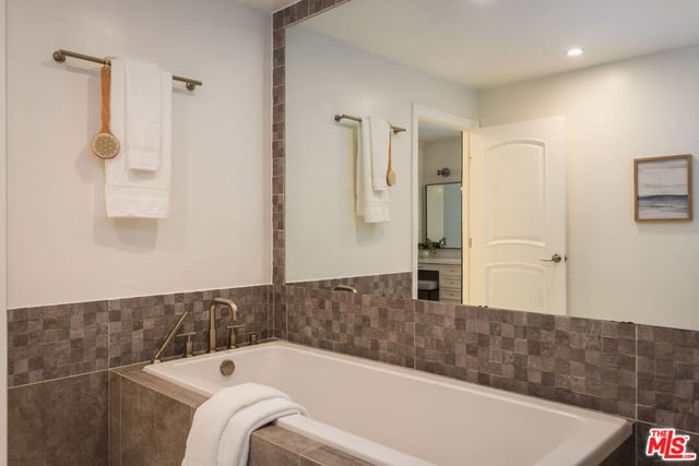 4460 Wilshire Boulevard 207, Los Angeles, CA 90010 — photo 49 of 66