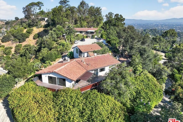 8207 Mulholland Drive, Los Angeles, CA 90046 — photo 18 of 34