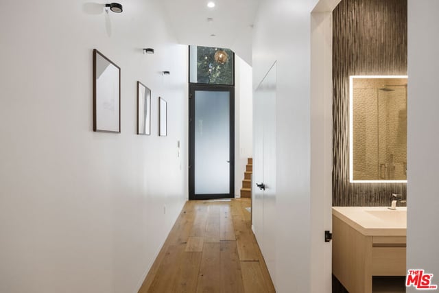 462 N Croft Avenue, Los Angeles, CA 90048 — photo 3 of 67
