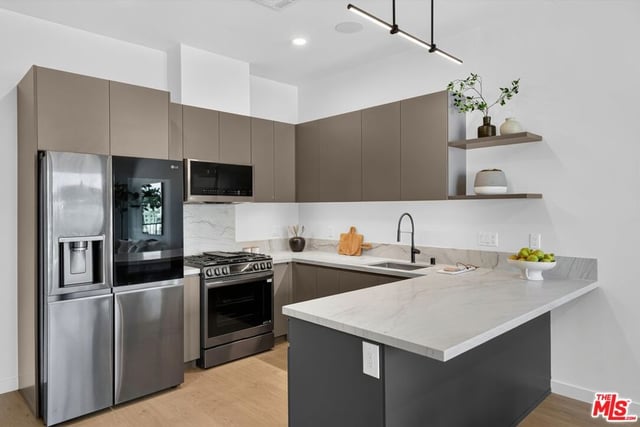 904 S New Hampshire Avenue PH-3, Los Angeles, CA 90006 — photo 12 of 45