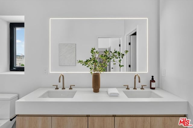 904 S New Hampshire Avenue PH-3, Los Angeles, CA 90006 — photo 22 of 45