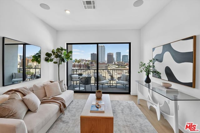 904 S New Hampshire Avenue PH-3, Los Angeles, CA 90006 — photo 3 of 45