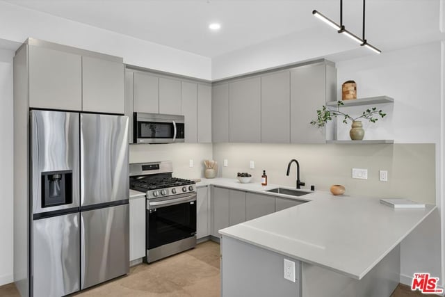 904 S New Hampshire Avenue 407, Los Angeles, CA 90006 — photo 10 of 40