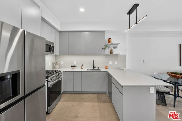 904 S New Hampshire Avenue 407, Los Angeles, CA 90006 — photo 11 of 40