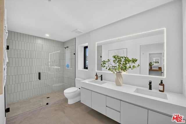 904 S New Hampshire Avenue 407, Los Angeles, CA 90006 — photo 15 of 40