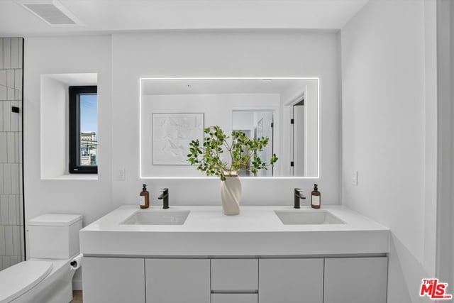 904 S New Hampshire Avenue 407, Los Angeles, CA 90006 — photo 17 of 40