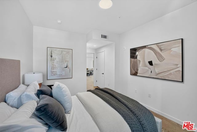 904 S New Hampshire Avenue 407, Los Angeles, CA 90006 — photo 23 of 40