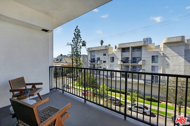 904 S New Hampshire Avenue 407, Los Angeles, CA 90006 — photo 26 of 40