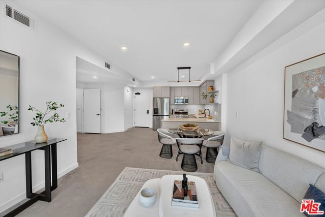 904 S New Hampshire Avenue 407, Los Angeles, CA 90006 — photo 5 of 40