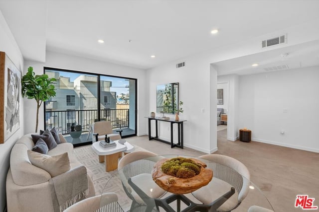 904 S New Hampshire Avenue 407, Los Angeles, CA 90006 — photo 9 of 40