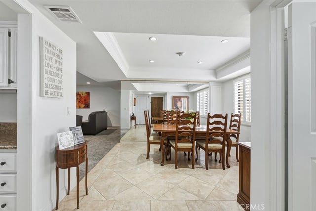 640 S Lake 203, Pasadena, CA 91106 — photo 3 of 44