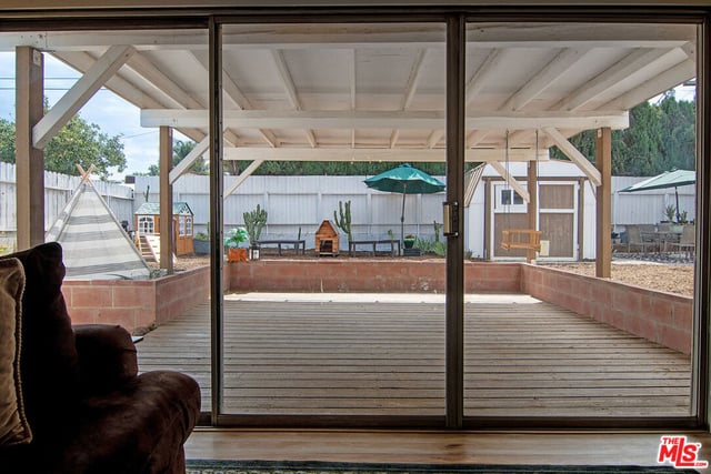 8030 Hesperia Avenue, Los Angeles, CA 91335 — photo 3 of 23
