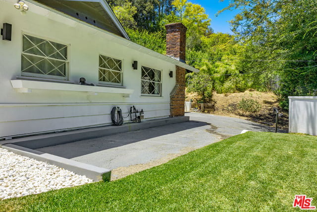 2485 Benedict Canyon Drive, Los Angeles, CA 90210 — photo 8 of 12