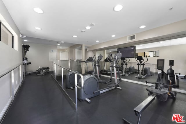 7320 Hawthorn Avenue 319, Los Angeles, CA 90046 — photo 16 of 28