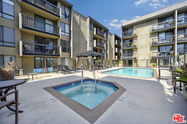 7320 Hawthorn Avenue 319, Los Angeles, CA 90046 — photo 17 of 28