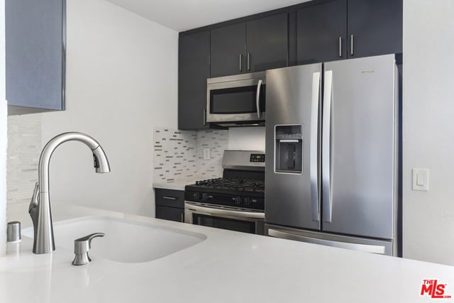 7320 Hawthorn Avenue 319, Los Angeles, CA 90046 — photo 4 of 28