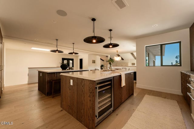 3250 Coldwater Canyon Avenue, Los Angeles, CA 91604 — photo 9 of 34
