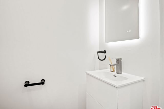 6900 Treasure Trail, Los Angeles, CA 90068 — photo 14 of 43