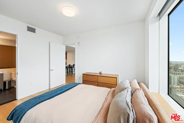 889 Francisco Street 3401, Los Angeles, CA 90017 — photo 45 of 74