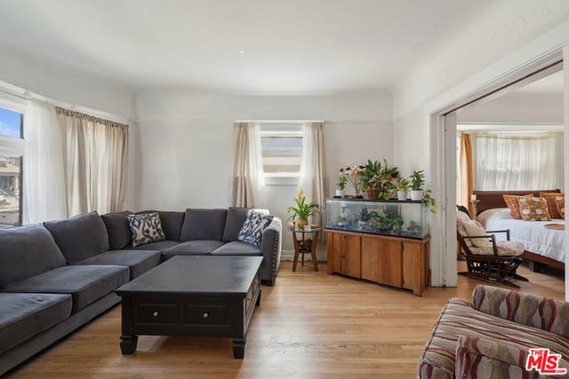 1030 W 20th Street, Los Angeles, CA 90007 — photo 4 of 21