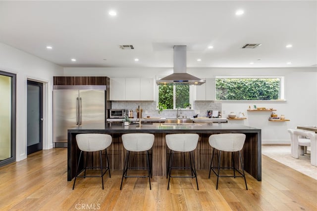 11645 Woodbridge Street, Studio City, CA 91604 — photo 10 of 31
