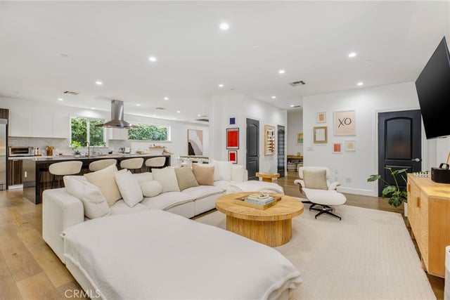11645 Woodbridge Street, Studio City, CA 91604 — photo 14 of 31