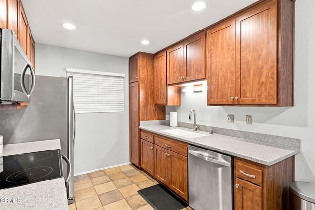 2533 Antonio Drive 101, Camarillo, CA 93010 — photo 15 of 36