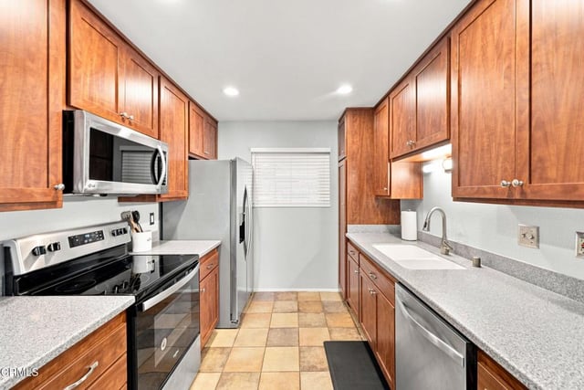 2533 Antonio Drive 101, Camarillo, CA 93010 — photo 19 of 36