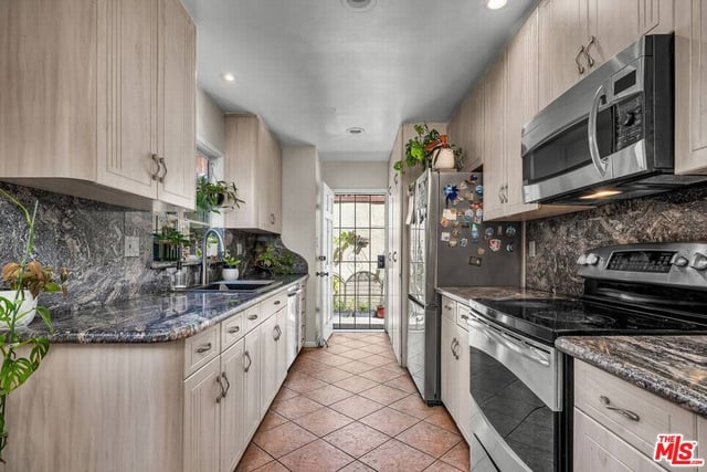 1766 Midvale Avenue, Los Angeles, CA 90024 — photo 16 of 29