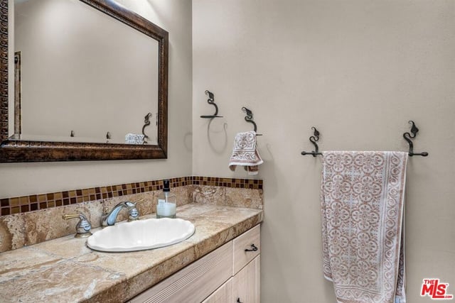 1766 Midvale Avenue, Los Angeles, CA 90024 — photo 17 of 29
