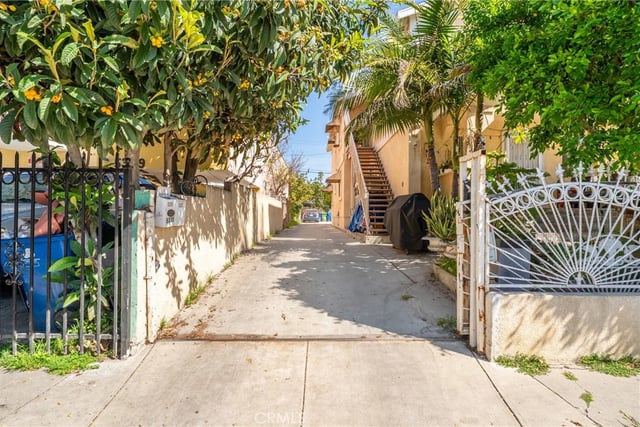 5335 Carlin, Los Angeles, CA 90016 — photo 3 of 22