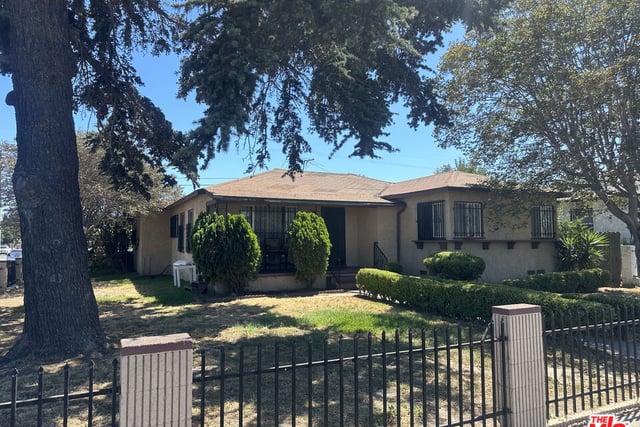 748 E Century Boulevard, Los Angeles, CA 90002 — photo 2 of 10