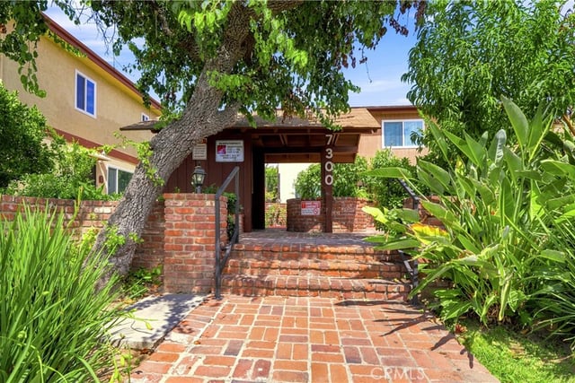 7300 Lennox K16, Van Nuys, CA 91405 — photo 3 of 23