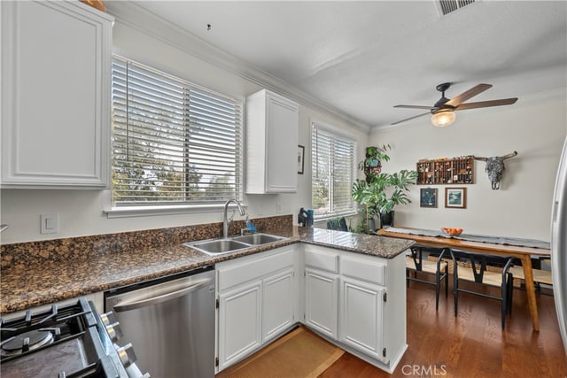 13901 Olive View Lane 27, Sylmar, CA 91342 — photo 10 of 46