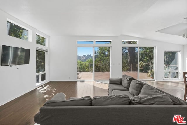 23777 Mulholland Highway 69, Calabasas, CA 91302 — photo 10 of 37