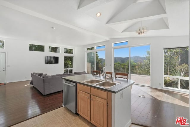 23777 Mulholland Highway 69, Calabasas, CA 91302 — photo 16 of 37