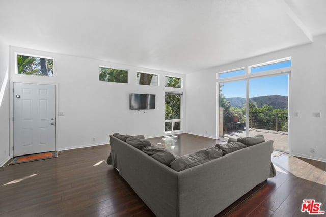 23777 Mulholland Highway 69, Calabasas, CA 91302 — photo 9 of 37