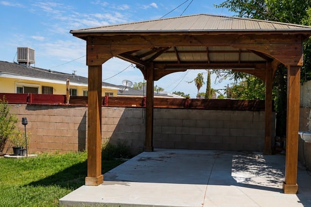 44220 Kirkland, Lancaster, CA 93535 — photo 4 of 15