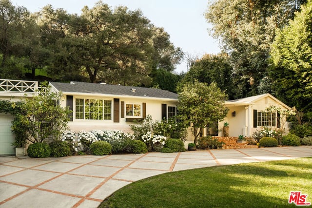 2533 Benedict Canyon Drive, Beverly Hills, CA 90210 — photo 4 of 28