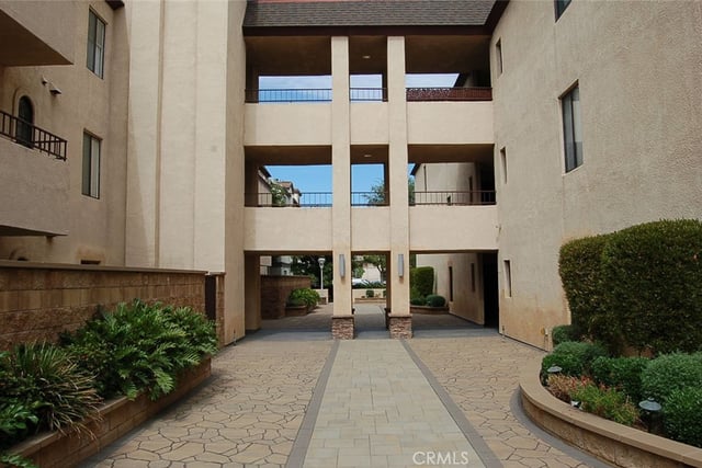 121 S Wilson 103, Pasadena, CA 91106 — photo 4 of 36