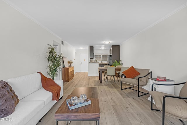 5500 Owensmouth Avenue 104, Los Angeles, CA 91367 — photo 17 of 37