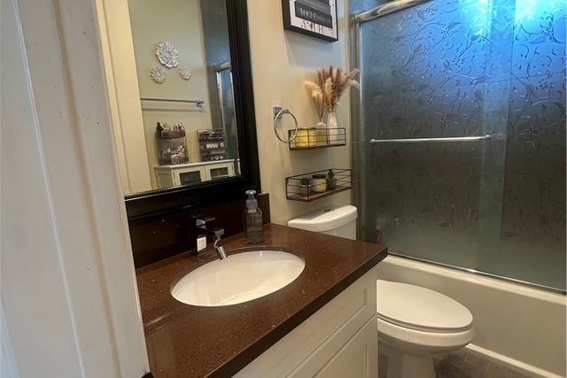 7611 Lilly Way, North Hollywood, CA 91605 — photo 14 of 17