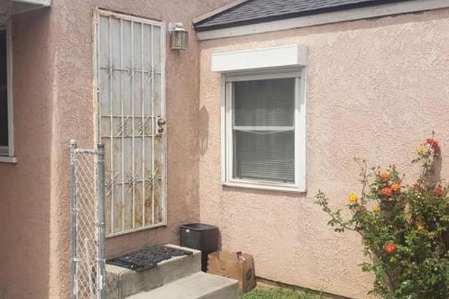 420 S Pearl Ave, Compton, CA 90221 — photo 2 of 9