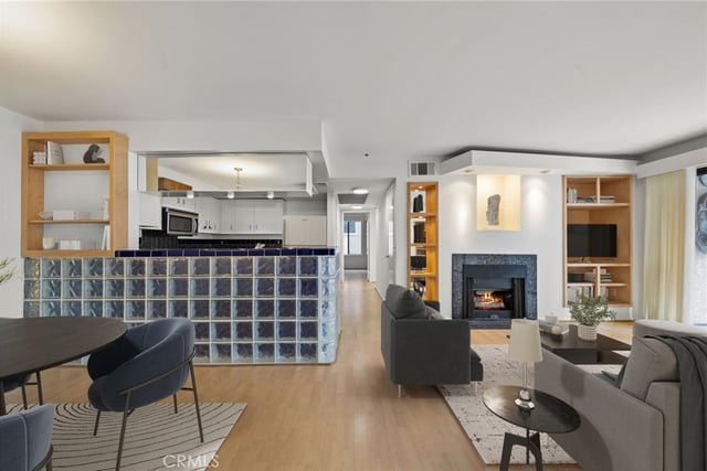 35 Linden 302, Long Beach, CA 90802 — photo 3 of 30