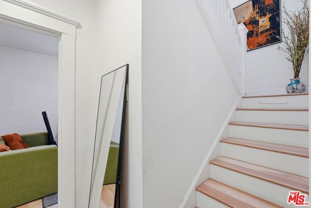 527 W 52nd Street, Los Angeles, CA 90037 — photo 11 of 26