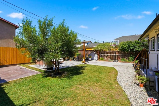 527 W 52nd Street, Los Angeles, CA 90037 — photo 19 of 26