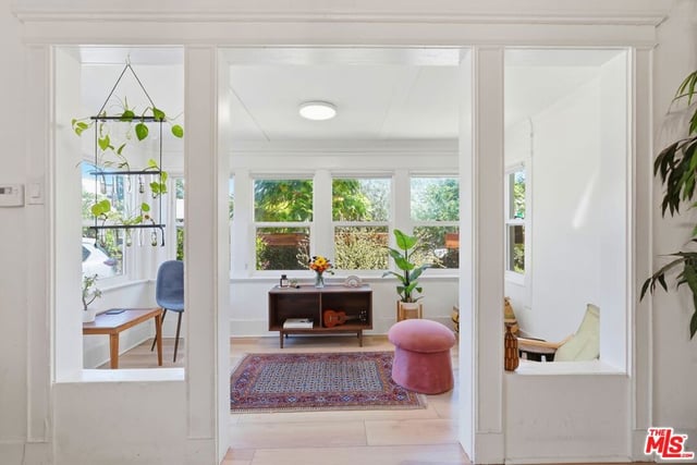 527 W 52nd Street, Los Angeles, CA 90037 — photo 3 of 26