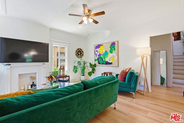 527 W 52nd Street, Los Angeles, CA 90037 — photo 8 of 26